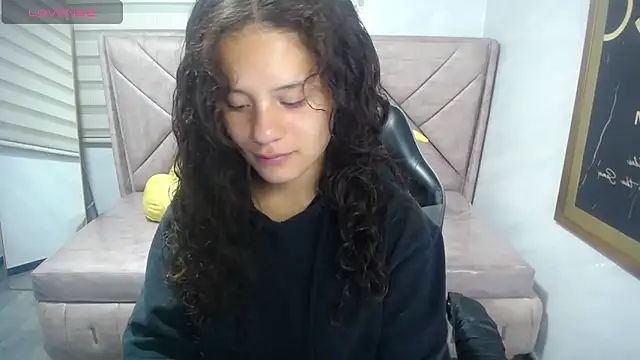 Snapshot of Velvet_Moon_V chatting on 9, 9, 2025 Velvet Moon V online show from 9, 9, 2025