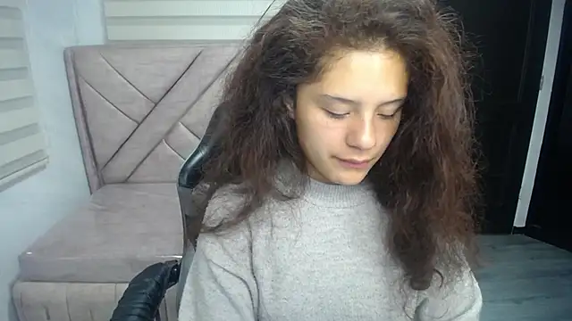 Snapshot of Velvet_Moon_V chatting on 10, 10, 2025 Velvet Moon V online show from 10, 10, 2025