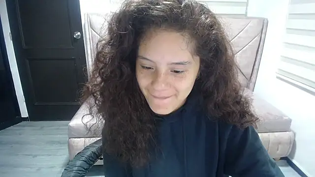 Snapshot of Velvet_Moon_V chatting on 13, 10, 2025 Velvet Moon V online show from 13, 10, 2025