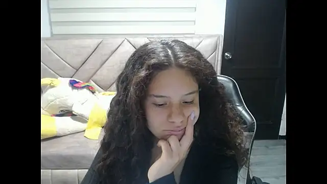 Snapshot of Velvet_Moon_V chatting on 17, 10, 2025 Velvet Moon V online show from 17, 10, 2025