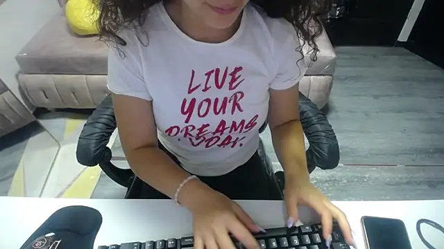 Snapshot of Velvet_Moon_V chatting on 18, 10, 2025 Velvet Moon V online show from 18, 10, 2025