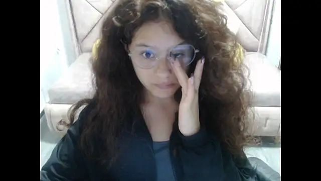 Snapshot of Velvet_Moon_V chatting on 28, 10, 2025 Velvet Moon V online show from 28, 10, 2025