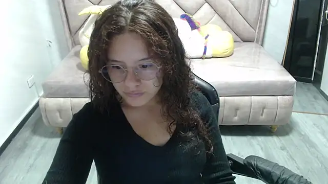 Snapshot of Velvet_Moon_V chatting on 10, 11, 2025 Velvet Moon V online show from 10, 11, 2025