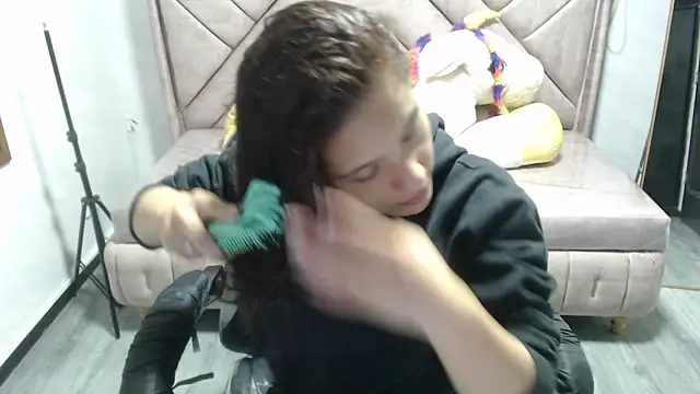 Snapshot of Velvet_Moon_V chatting on 12, 11, 2025 Velvet Moon V online show from 12, 11, 2025