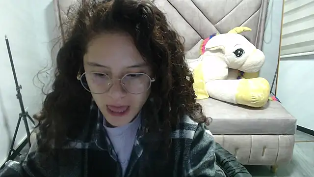 Snapshot of Velvet_Moon_V chatting on 14, 11, 2025 Velvet Moon V online show from 14, 11, 2025