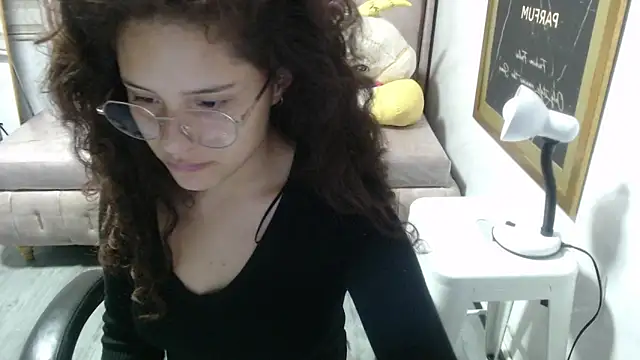 Snapshot of Velvet_Moon_V chatting on 26, 11, 2025 Velvet Moon V online show from 26, 11, 2025