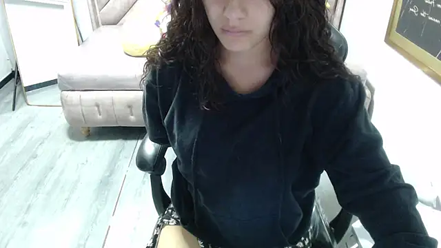 Snapshot of Velvet_Moon_V chatting on 15, 12, 2025 Velvet Moon V online show from 15, 12, 2025