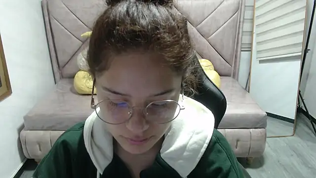 Snapshot of Velvet_Moon_V chatting on 16, 12, 2025 Velvet Moon V online show from 16, 12, 2025