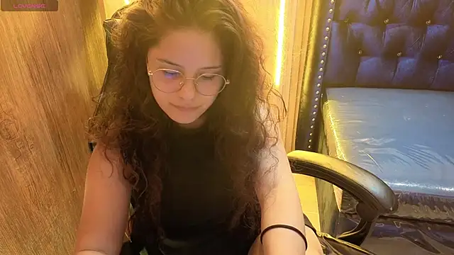 Snapshot of Velvet_Moon_V chatting on 1, 7, 2026 Velvet Moon V online show from 1, 7, 2026