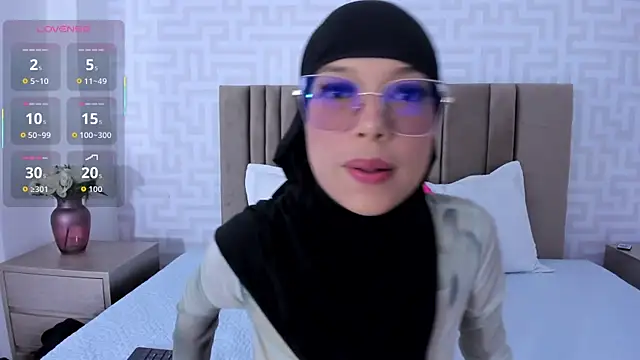 naishaa  online show from 19, 12, 2025