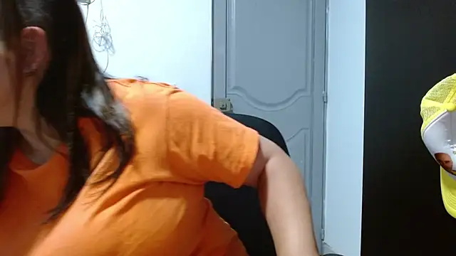 Snapshot of haashkyo chatting on 16, 12, 2025 haashkyo online show from 16, 12, 2025