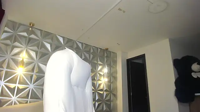 Snapshot of hellen_tease chatting on 19, 12, 2025 hellen tease online show from 19, 12, 2025