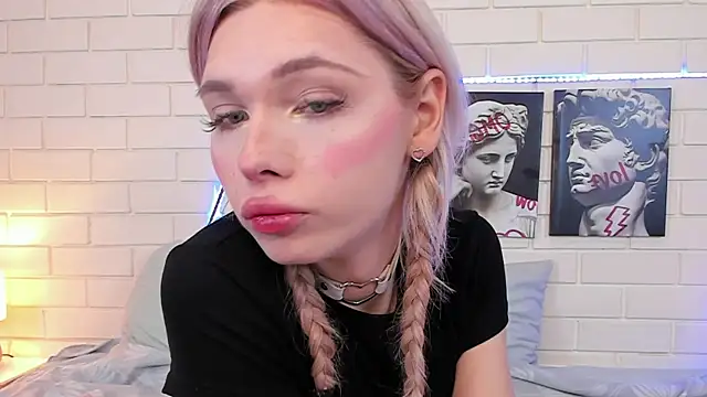 Blondy Fina online show from 15, 9, 2025