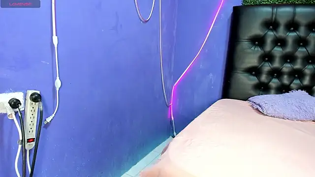 Laurahot 69 online show from 30, 10, 2025