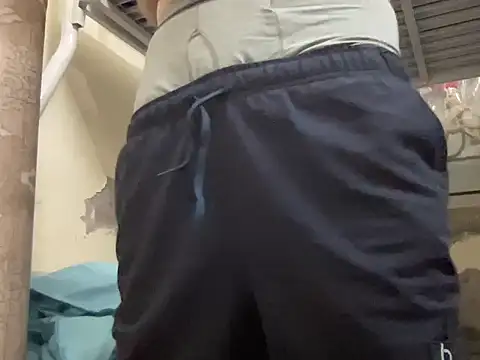 Snapshot of lahungdj12 chatting on 23, 11, 2025 lahungdj12 online show from 23, 11, 2025