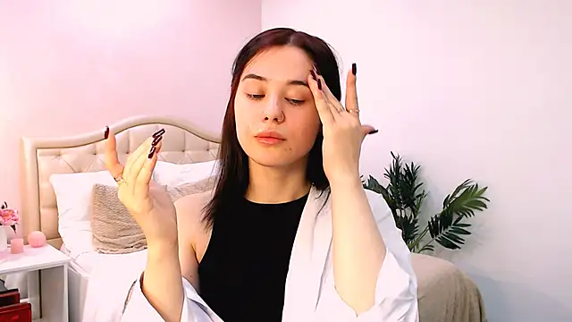 lil angel  online show from 14, 10, 2025