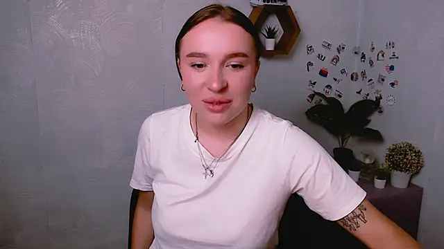 JuliaTopp  online show from 17, 9, 2025