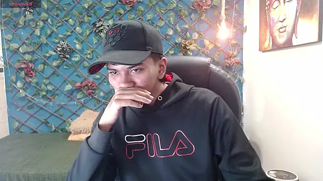 Snapshot of markbowie chatting on 17, 12, 2025 markbowie online show from 17, 12, 2025