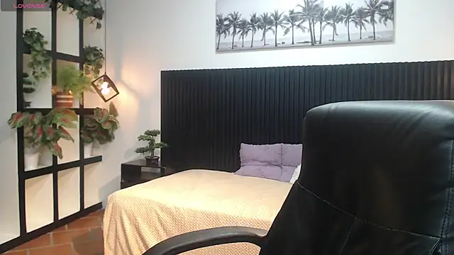 Snapshot of markbowie chatting on 19, 12, 2025 markbowie online show from 19, 12, 2025