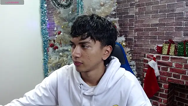 Snapshot of markbowie chatting on 22, 12, 2025 markbowie online show from 22, 12, 2025