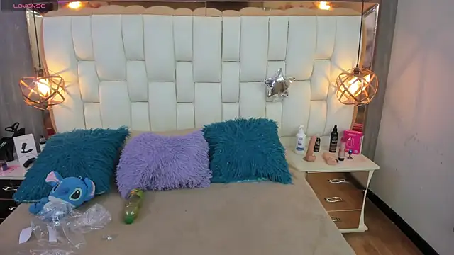 Foxxy Doll online show from 10, 4, 2026