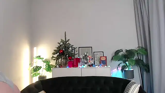 Snapshot of Natalee_Love chatting on 20, 12, 2025 Natalee Love online show from 20, 12, 2025