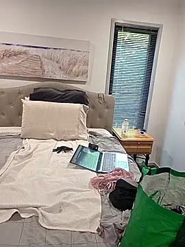 iamthepublickmasterbater online show from 15, 4, 2026