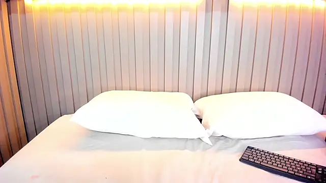 Snapshot of natalyWilliams chatting on 24, 10, 2025 natalyWilliams online show from 24, 10, 2025