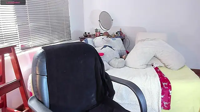 Busty Charms online show from 18, 4, 2026