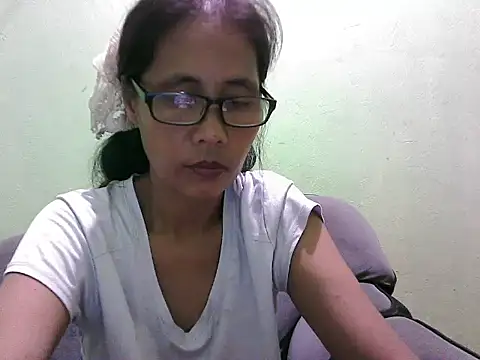 HotLadyPinay32 online show from 8, 3, 2026