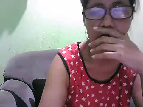 HotLadyPinay32 online show from 4, 6, 2026