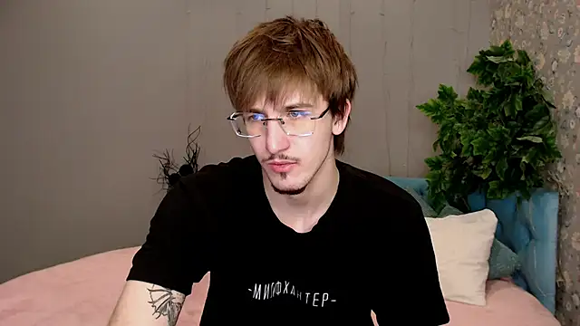 Snapshot of KiskaKurt chatting on 23, 11, 2025 KiskaKurt online show from 23, 11, 2025