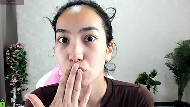 FlirtyAura online show from 24, 10, 2025