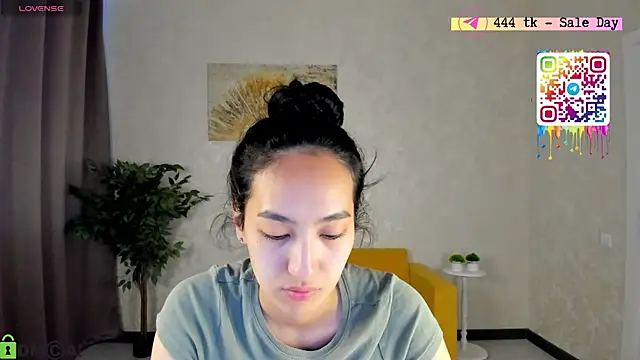 Snapshot of FlirtyAura chatting on 19, 5, 2026 FlirtyAura online show from 19, 5, 2026