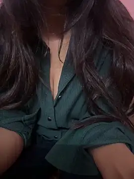 Snapshot of shubhimalik chatting on 17, 12, 2025 shubhimalik online show from 17, 12, 2025