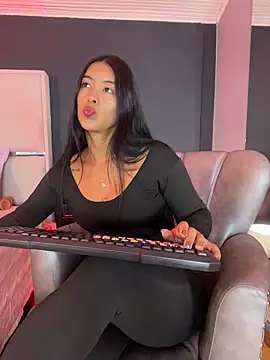 BellaFernandez   online show from 21, 7, 2026