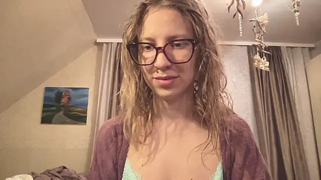 Snapshot of SenseInner chatting on 12, 11, 2025 SenseInner online show from 12, 11, 2025