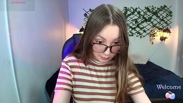 velvet  moon online show from 28, 3, 2026