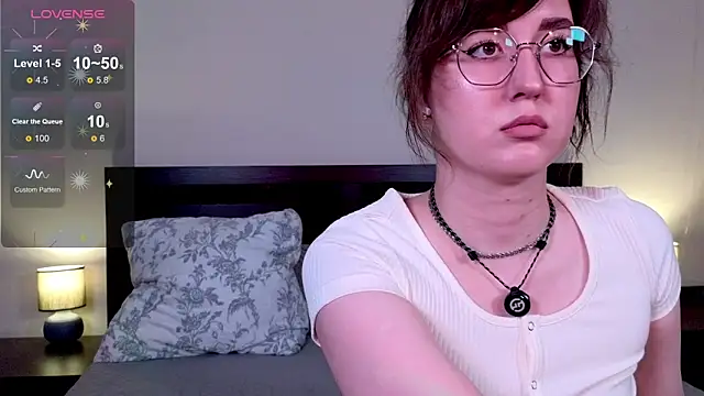 Snapshot of _AlexaFlowers_ chatting on 17, 6, 2026 AlexaFlowers online show from 17, 6, 2026