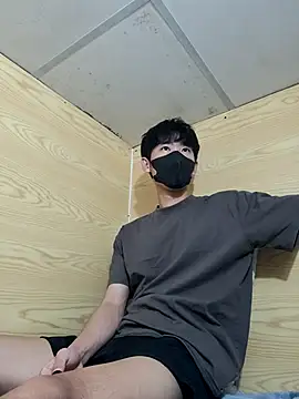 Snapshot of Minh chatting on 15, 12, 2025 Minh online show from 15, 12, 2025