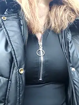 Snapshot of YOOUR_EVAA chatting on 4, 10, 2025 YOOUR EVAA online show from 4, 10, 2025