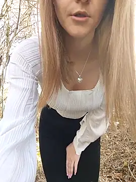 Snapshot of YOOUR_EVAA chatting on 9, 11, 2025 YOOUR EVAA online show from 9, 11, 2025