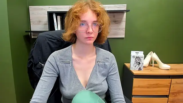 juicyPenny online show from 12, 9, 2025