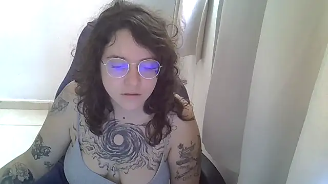 Snapshot of Blue_Liz chatting on 8, 10, 2025 Blue Liz online show from 8, 10, 2025