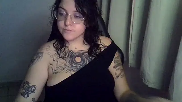 Snapshot of Blue_Liz chatting on 21, 10, 2025 Blue Liz online show from 21, 10, 2025