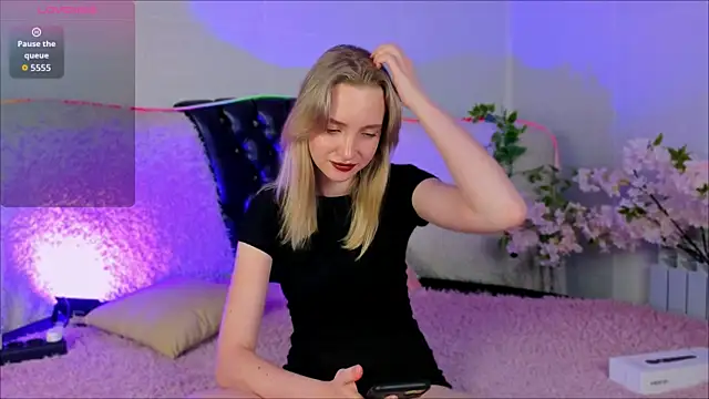 Snapshot of EllaBloom chatting on 22, 10, 2025 EllaBloom online show from 22, 10, 2025