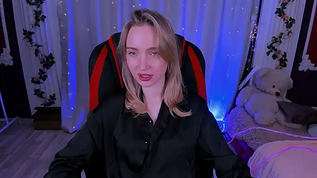 Snapshot of EllaBloom chatting on 19, 11, 2025 EllaBloom online show from 19, 11, 2025