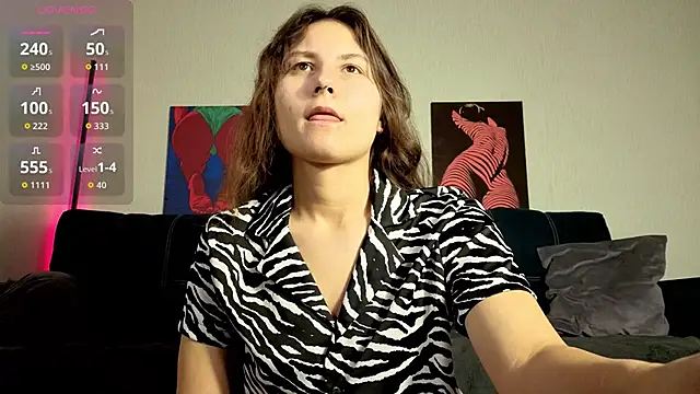 Snapshot of TrixiBell chatting on 8, 11, 2025 TrixiBell online show from 8, 11, 2025