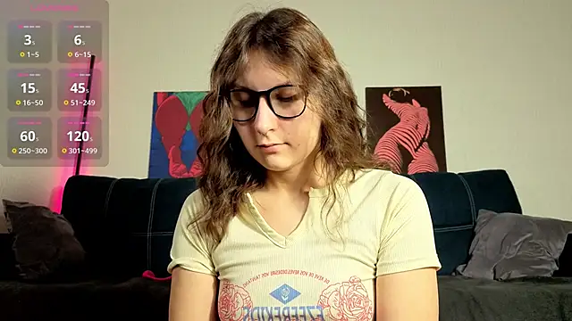 Snapshot of TrixiBell chatting on 11, 11, 2025 TrixiBell online show from 11, 11, 2025