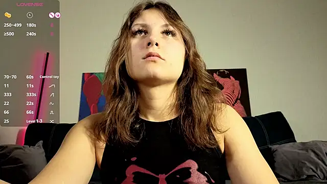 Snapshot of TrixiBell chatting on 19, 11, 2025 TrixiBell online show from 19, 11, 2025